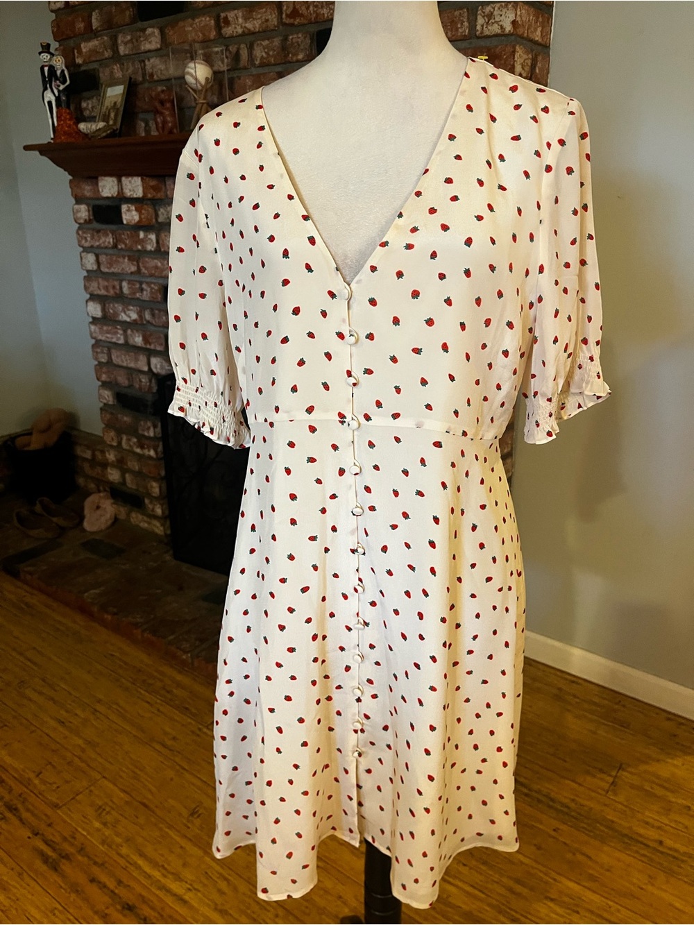 Madewell NWT 100% Silk Strawberry Print - Classic V-Neck Button Dress